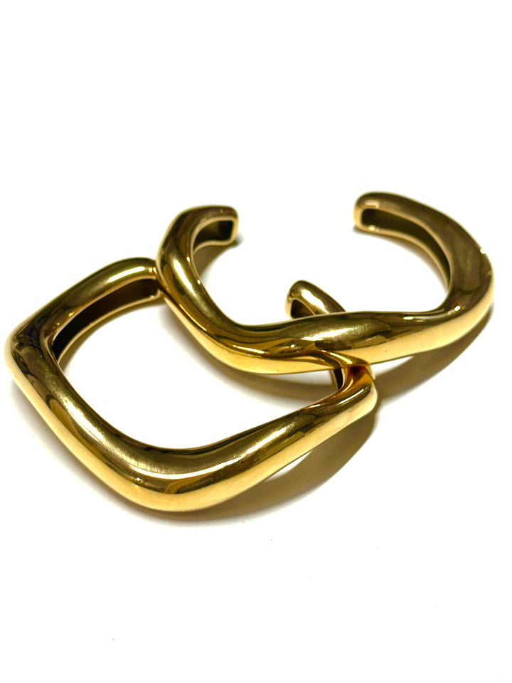 The Gold Wavy Bangle