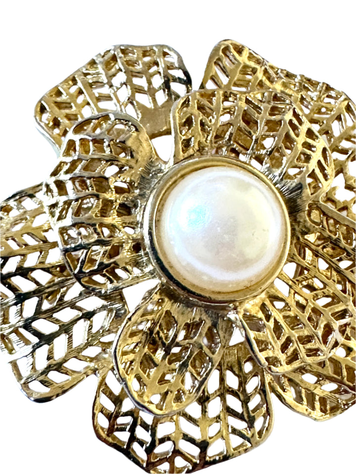 115 Vintage Faux Pearl Flower Brooch