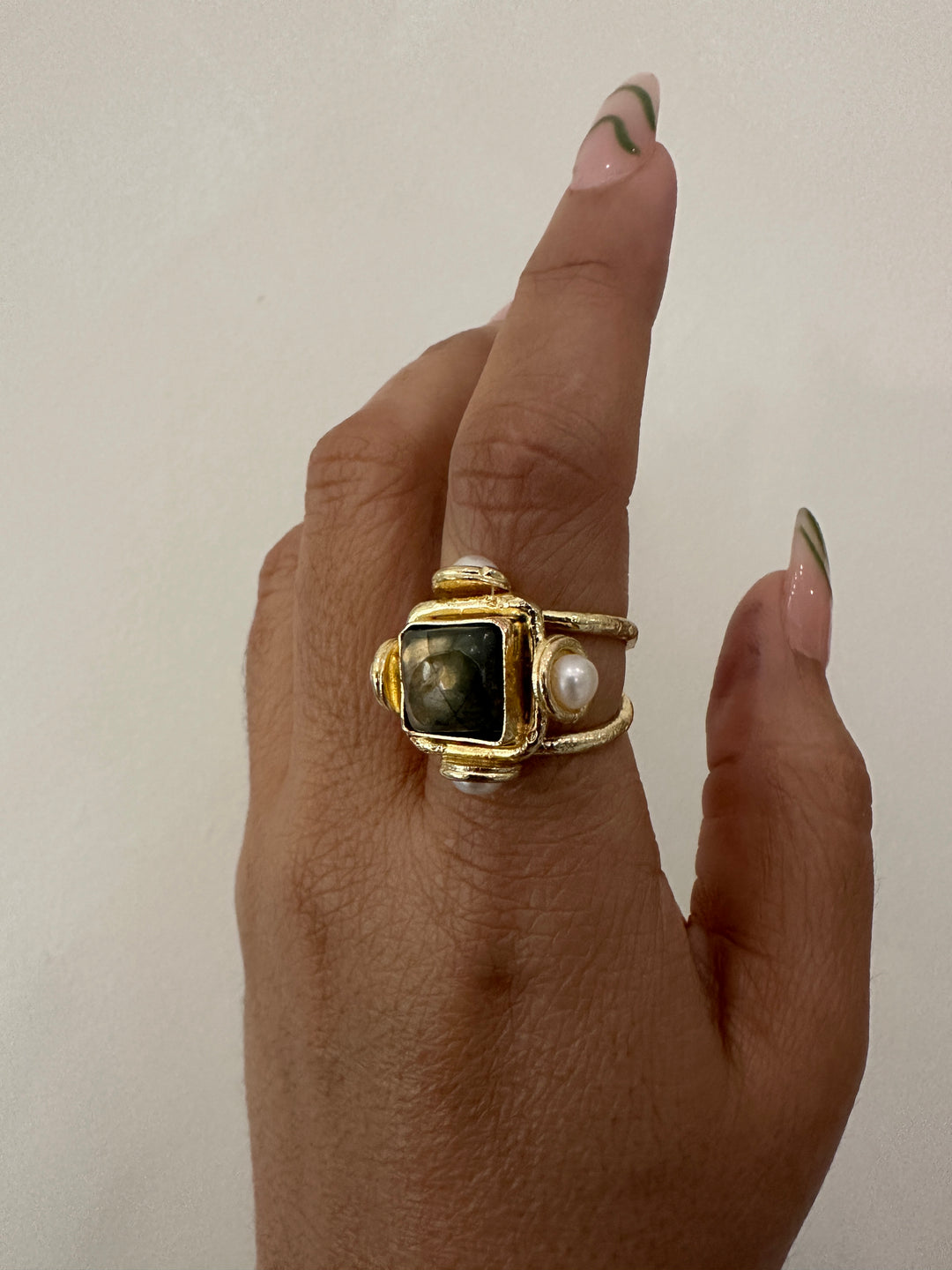 TL 041 - Gemstone Ring