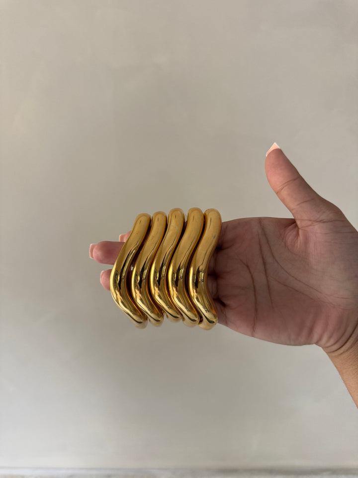 The Gold Wavy Bangle