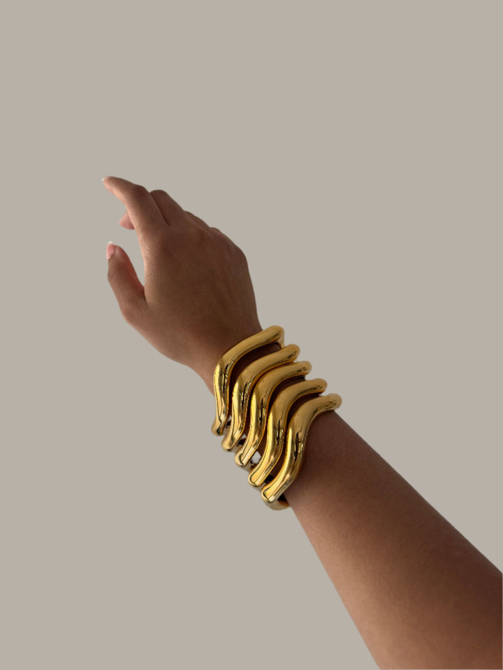 The Gold Wavy Bangle